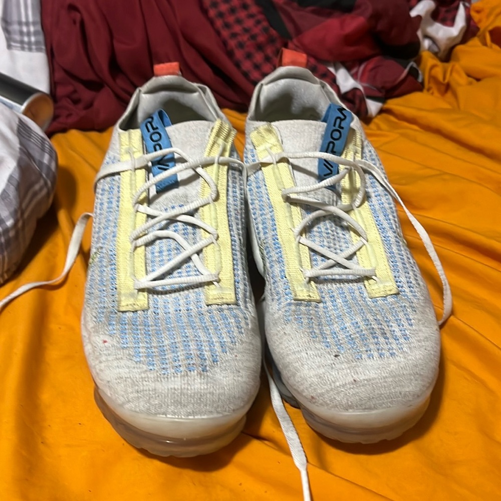 SLIGHTLY DIRTY NIKES NEED GONE NOW